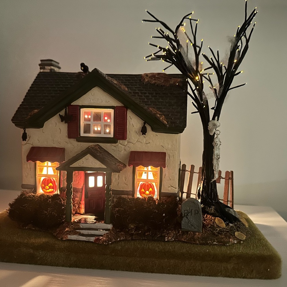 Department 56 Halloween Snow Village - Hauntsburg House 55058 Complete! - Picture 6 of 11